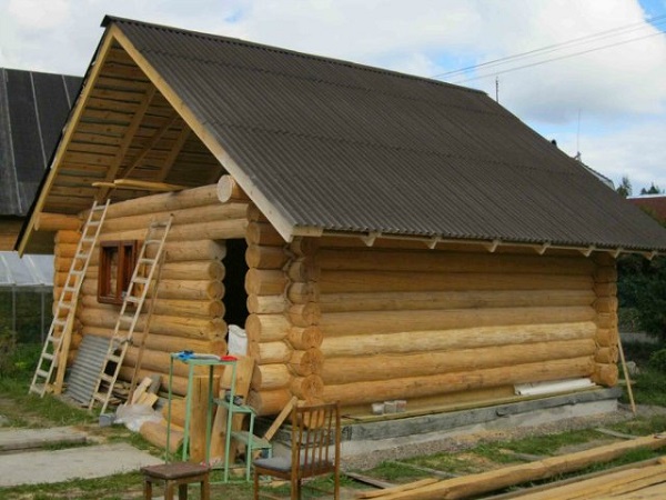 Бревенчатый дом, построенный способом простейшая чаша 