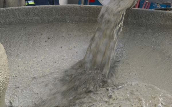 Зачем же поливать бетон водой?