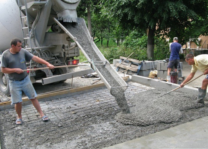 Заливка бетоном фундамент