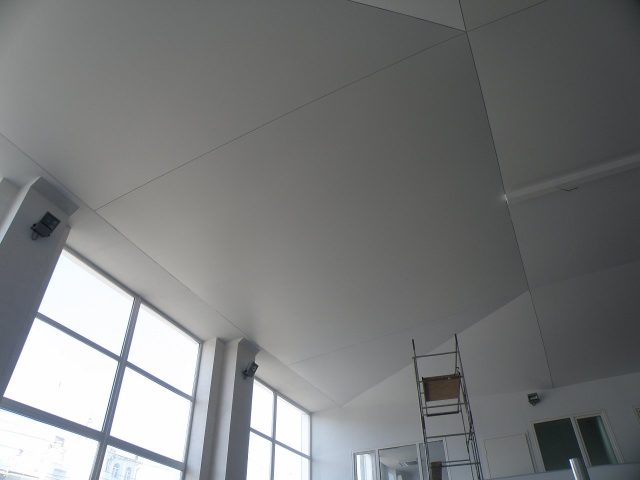 Натяжной потолок со швом: фото и отзывы