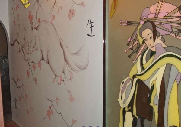 рисунок на стенах в прихожей в японском стиле