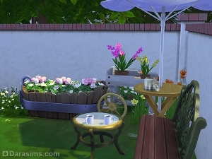 цветочная клумба в саду