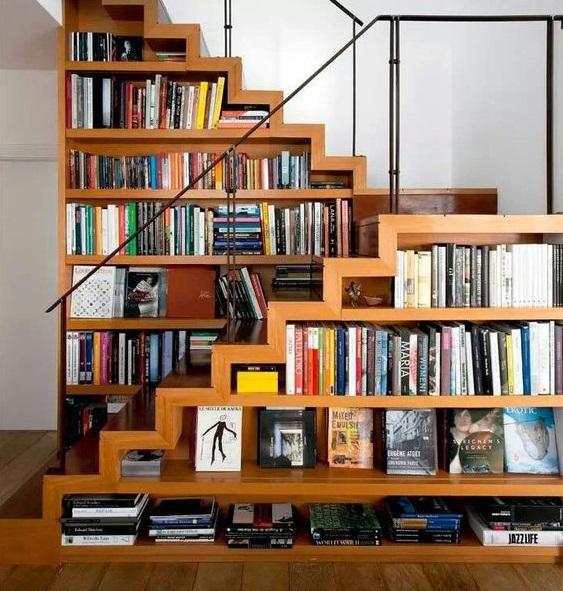 Книжный шкаф под лестницей в частном доме фото 