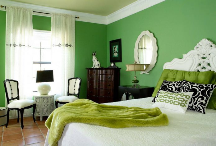 бело-зеленая спальня
