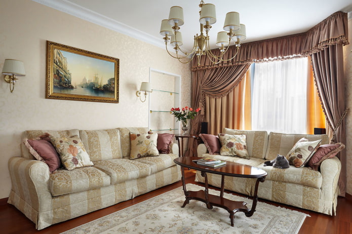 шторы и декор в гостиной в стиле классика