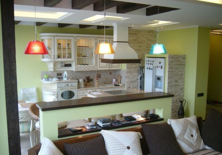 Пример зонирования освещением кухни-гостиной 15 кв метров