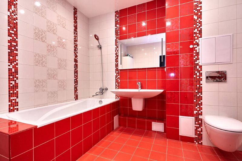 Интерьер современной ванной комнаты в красно-бело цвете