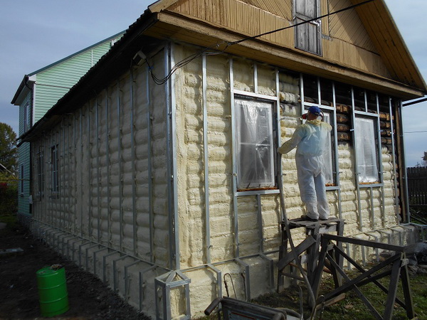 Утепление деревянного дома при помощи пенополиуретана 3