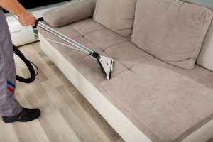 Чистка дивана моющим пылесосом — основные правила
