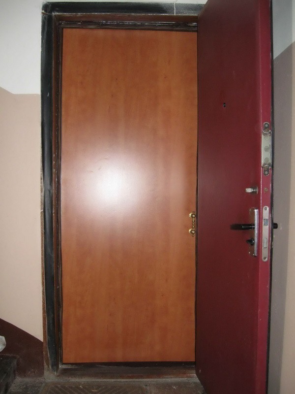 Звукоизоляция двери в квартире фото