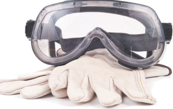 Защитные очки и перчатки