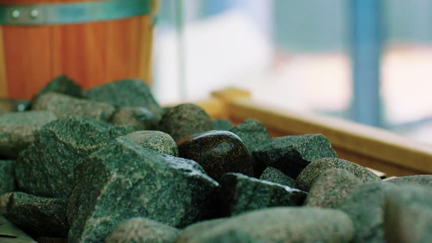 Как правильно уложить камни в банную печь?