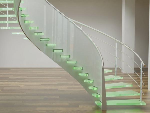 Если вы решили установить стеклянную винтовую лестницу, тогда особое внимание следует обратить на ее качество и безопасность 
