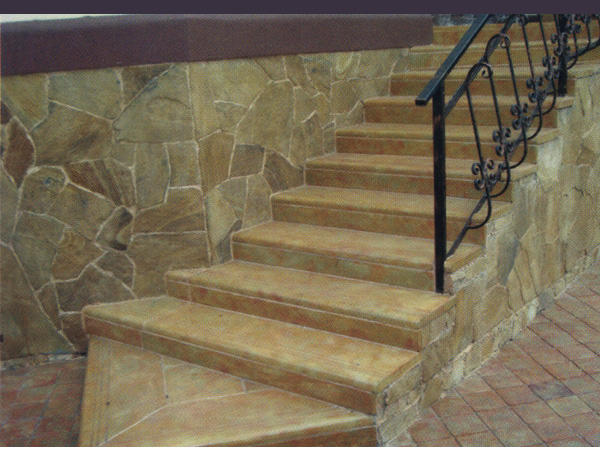 Отделку бетонной лестницы можно производить полностью или частично