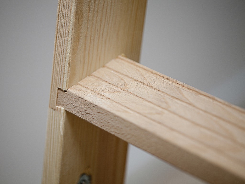 приставная деревянная лестница