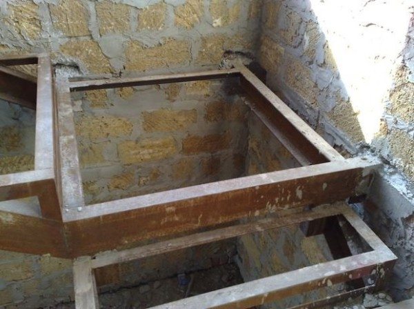 Как построить лестницу в подвал из металла