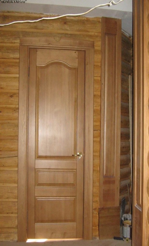 дверь из лиственницы