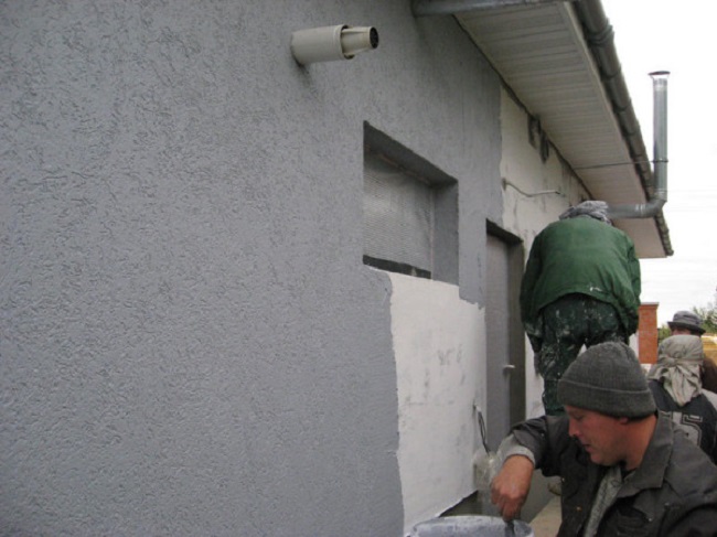 Оштукатуривание газобетонной стены