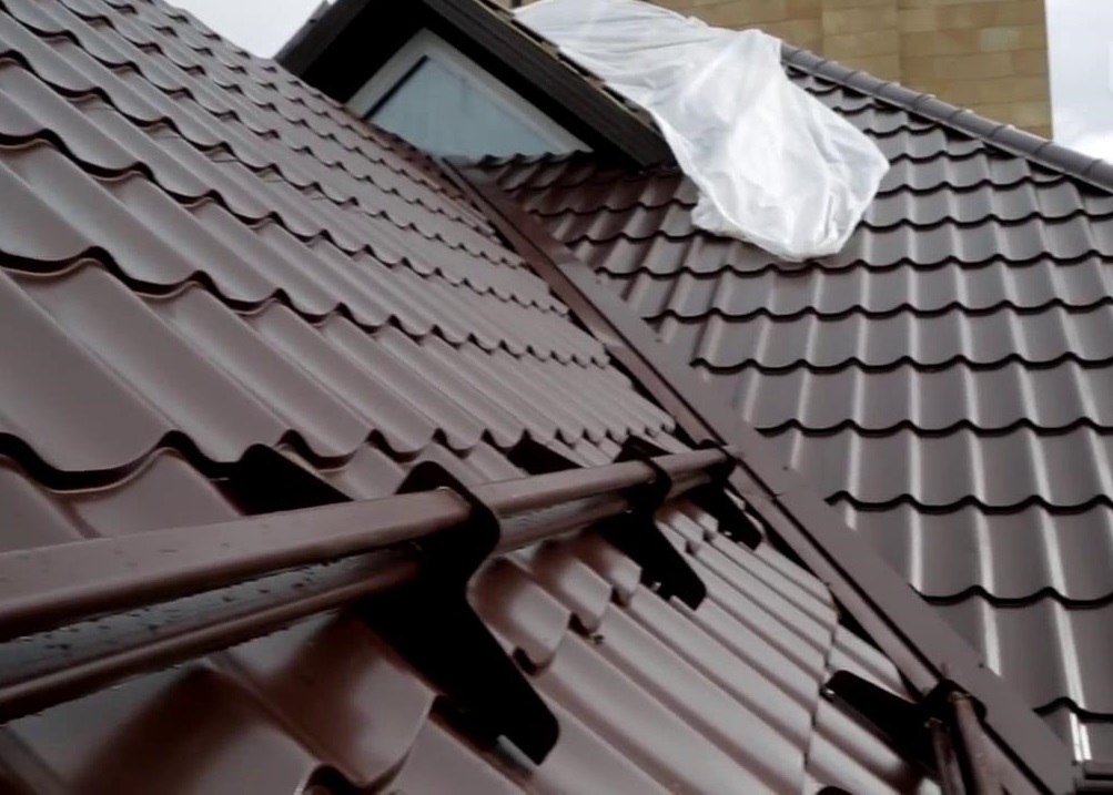 Нужны снегозадержатели для крыши из металлочерепицы