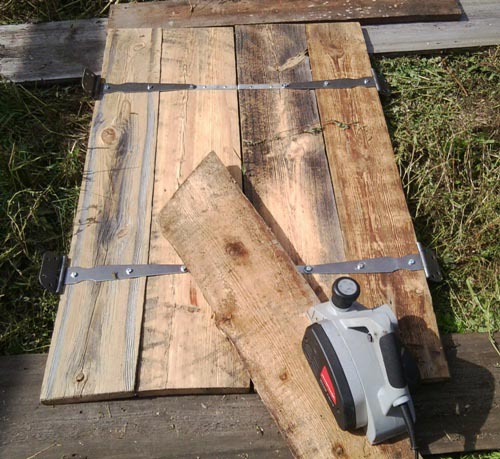 Фото: При изготовлении можно использовать практически любую древесину