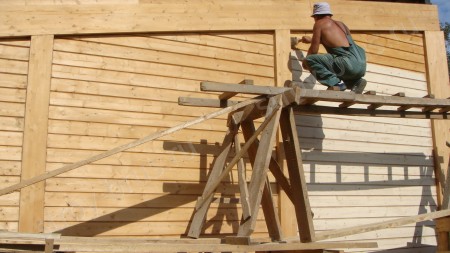 покрытие деревянного дома лаком