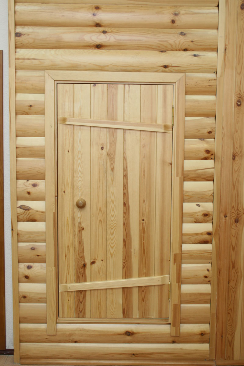 Деревянная дверь для бани