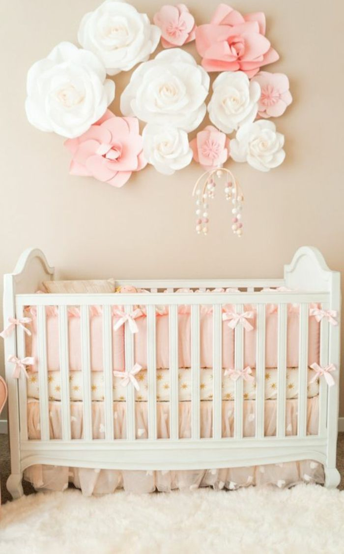 Комната для новорожденного с бумажными розами