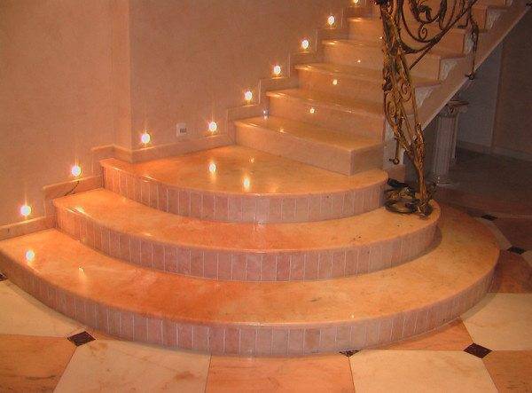 Фото красиво отделанной бетонной лестницы