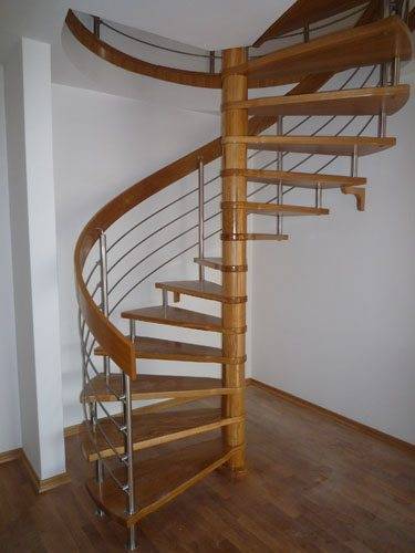Винтовая конструкция лестницы – очень оригинальное решение