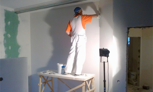 Как правильно работать шпателем при шпаклевке стен