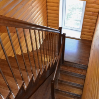Выбор отделки для лестниц в загородном доме  