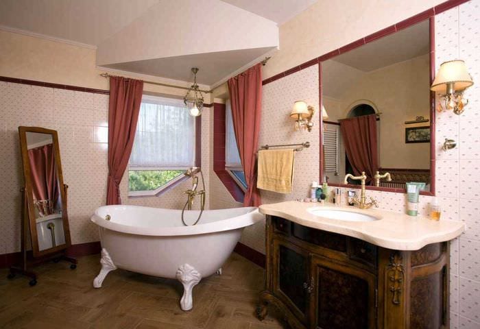 вариант необычного декора ванной комнаты в классическом стиле