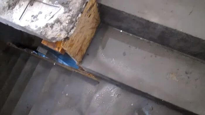 Смачивание бетона после первичной распалубки